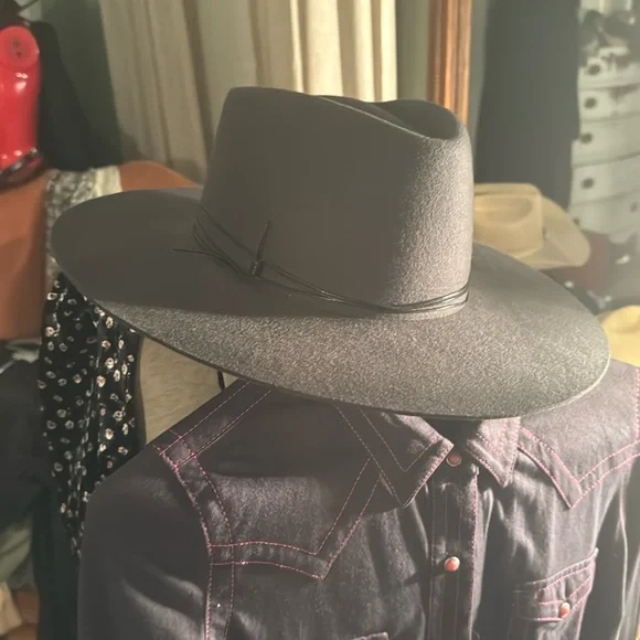 GIGI PIP Dakota Triangle Hat EUC size XL or size 61. Has adjustable band. - Picture 4 of 6